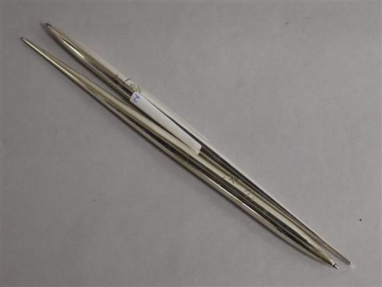 Two Garrard & Co silver pens, London, 1985, 22cm.